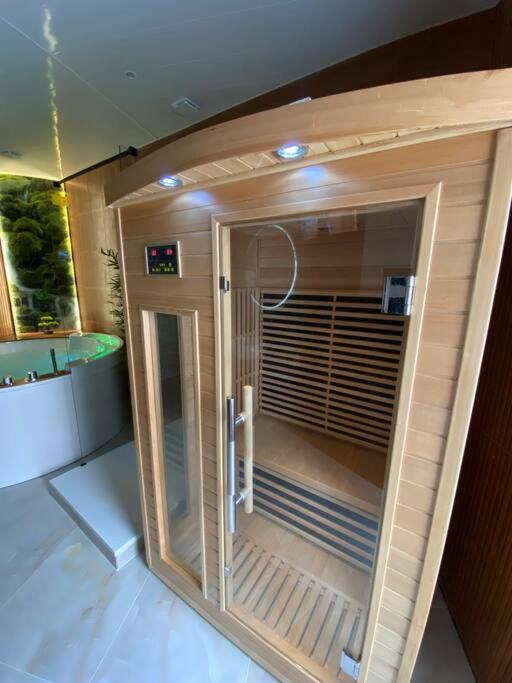 Esprit Bali ....Love Spa, Sauna De Luxe A Мюлуз Екстер'єр фото